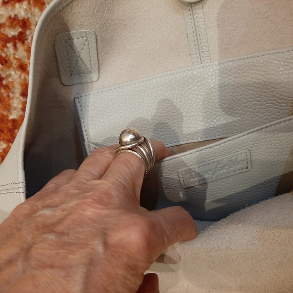 Time for Me leather tote - Picture 4 of 11